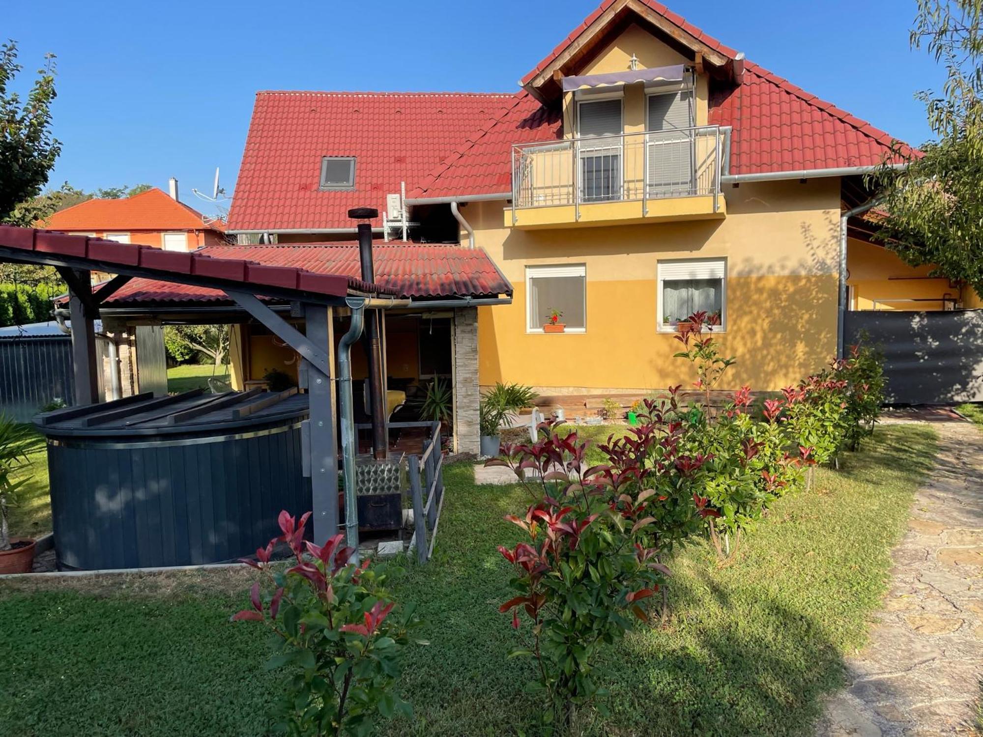 Jasmin Apartment House ボニャルツバシュ エクステリア 写真